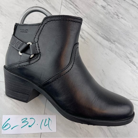 teva black waterproof boots